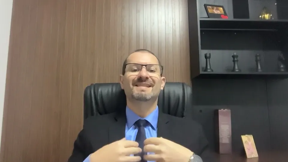 Bruno Silveira no vídeo “Restrição ao uso do banheiro no trabalho: isso é permitido?”