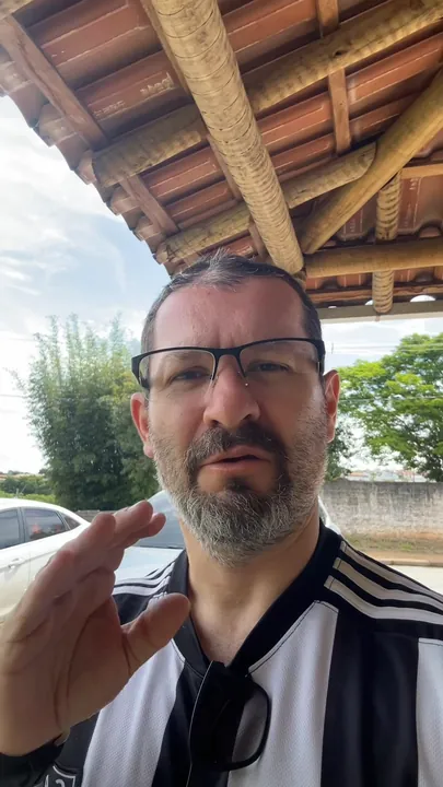 Bruno Silveira no vídeo “Assédio no trabalho: quando a "brincadeira" vira assédio contra a mulher”